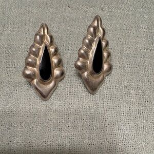 Alpaca Mexico Silver Metal and Black Stone Leaf-Shaped Earrings